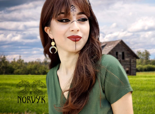 Boucle d'oreilles artisanales en laiton de style viking pour femme