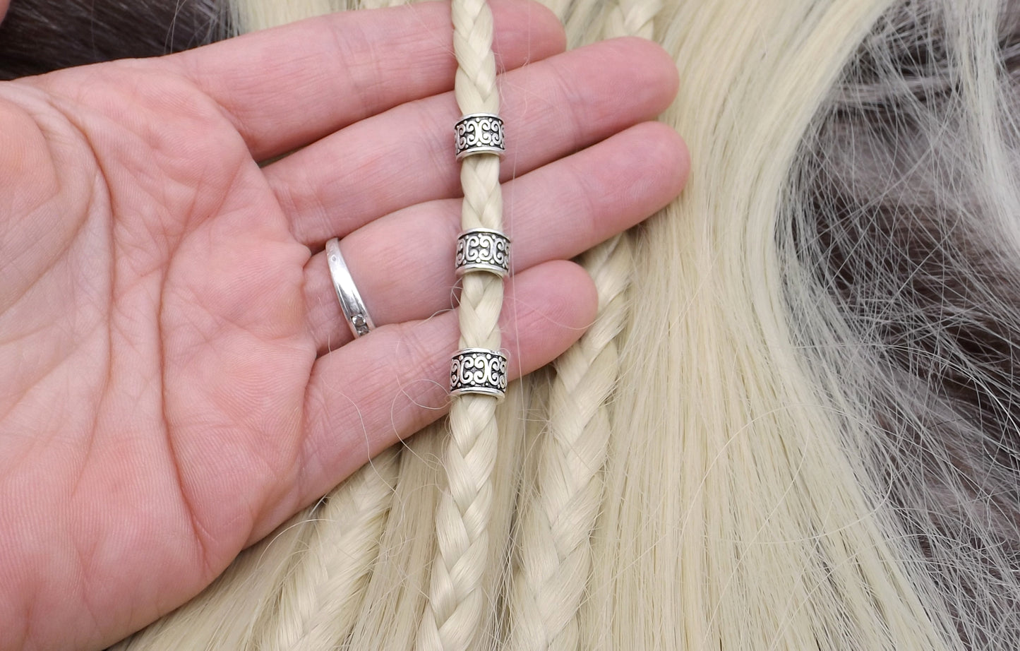 Lot de 3 perles viking à cheveux couleur argent.