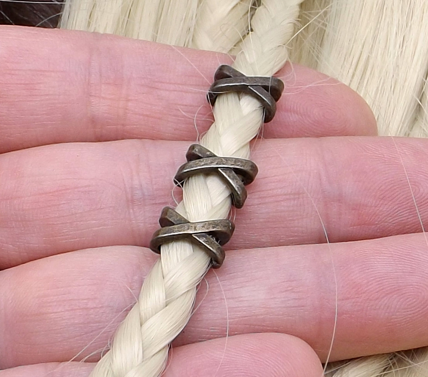 Lot de 3 perles viking  à barbe ou à cheveux couleur bronze.