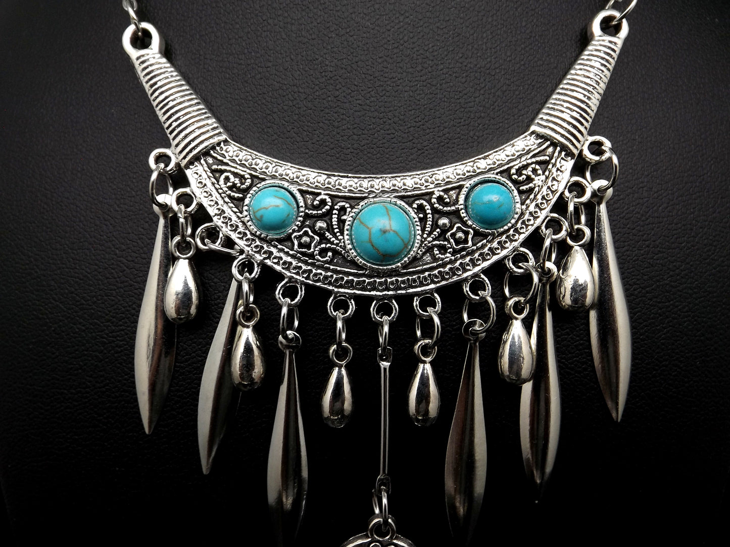 Collier viking pour femme  avec pierres Turquoise