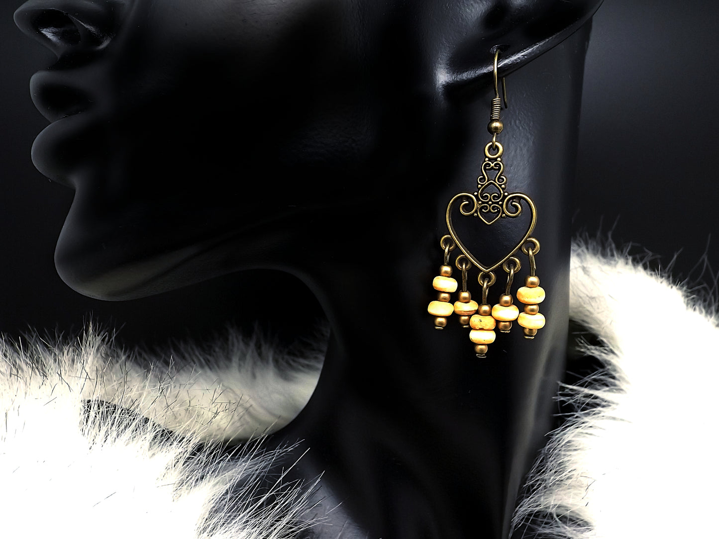 Boucles d'oreilles viking Freya couleur bronze et perles en os ..