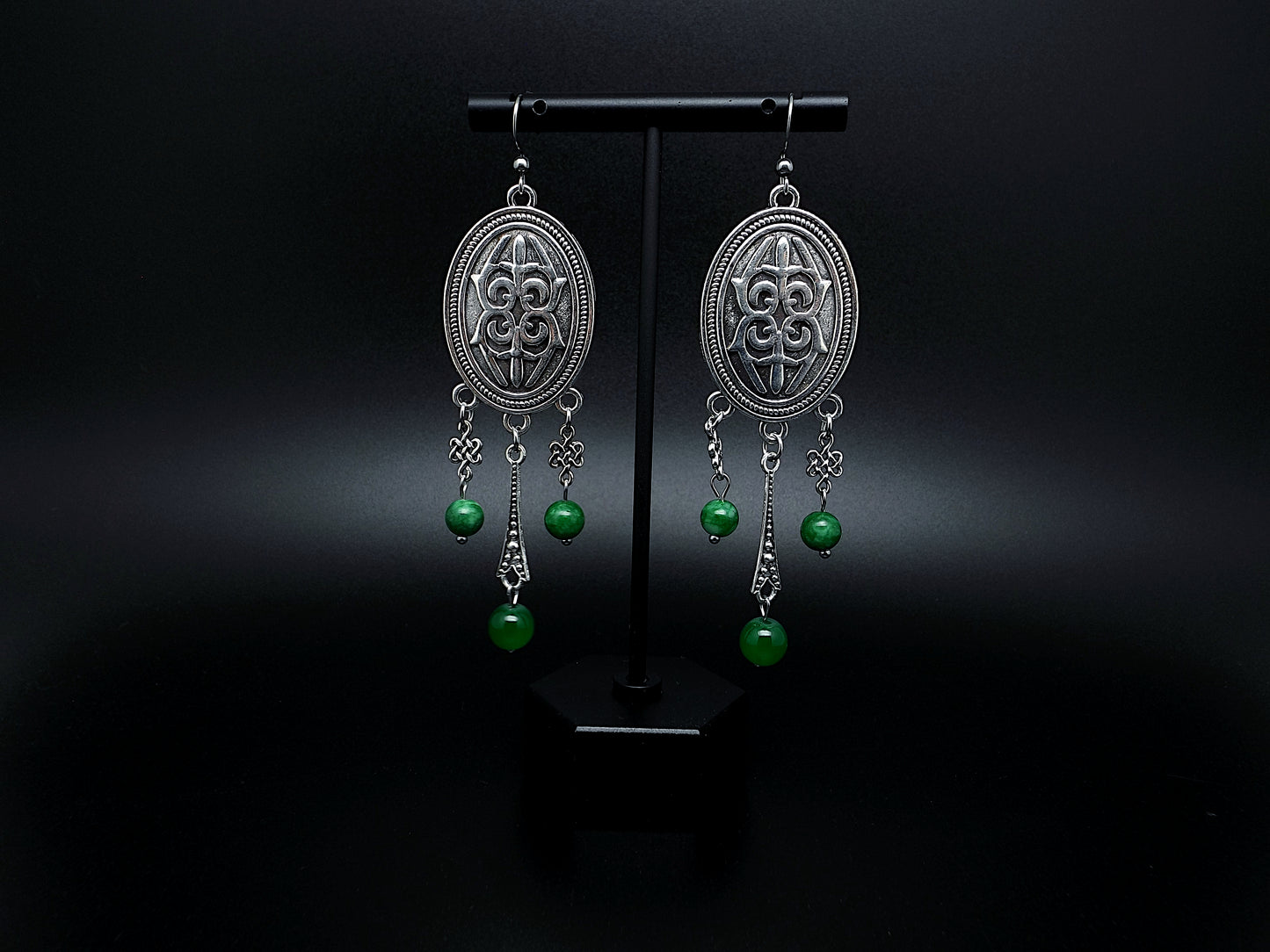 Boucles d'oreilles viking, bouclier et perles de Jade.