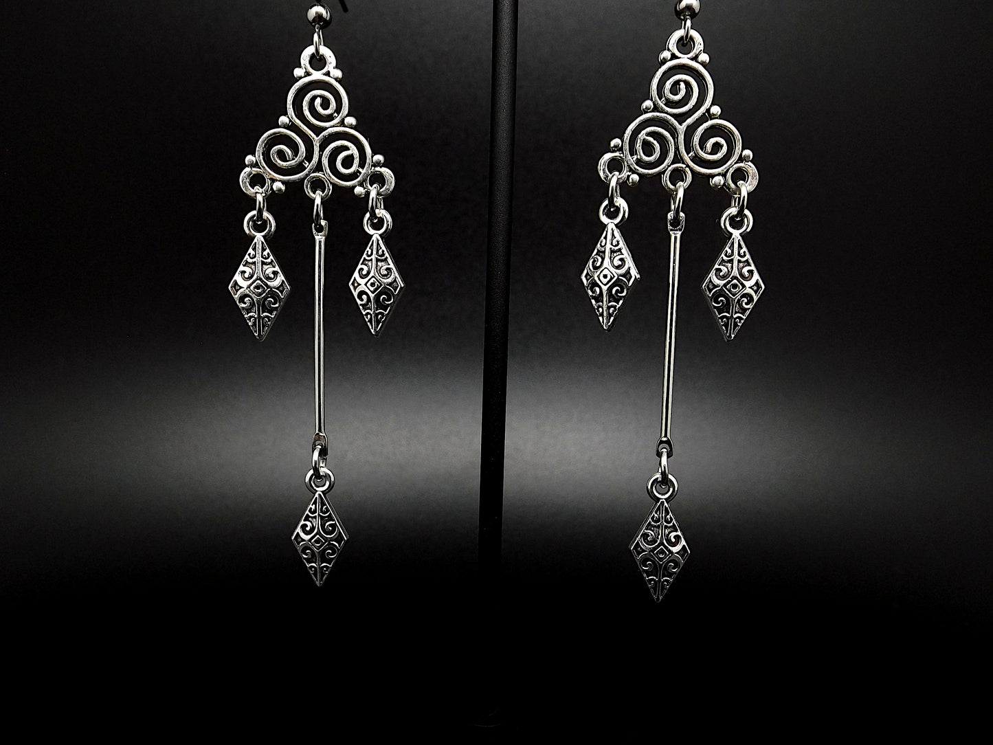 Boucles d'oreilles viking triskèle.