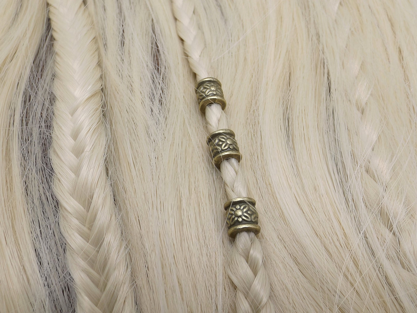 Lot de 3 perles viking à cheveux couleur bronze.