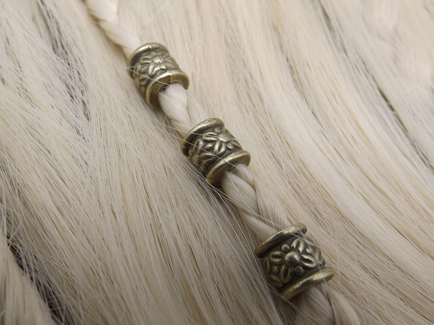 Lot de 3 perles viking à cheveux couleur bronze.